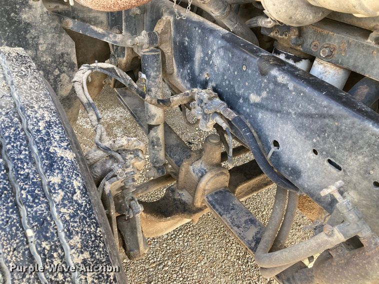 image for item DJ6135 2000 Freightliner FLD  semi truck