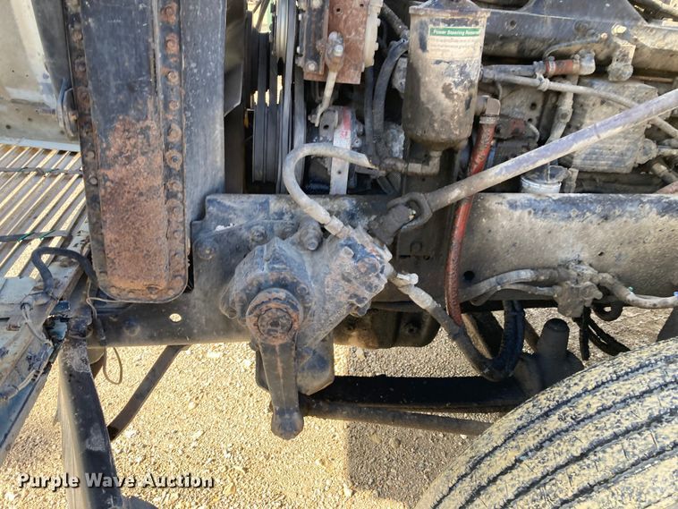 image for item DJ6135 2000 Freightliner FLD  semi truck