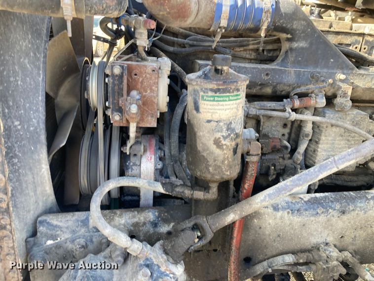 image for item DJ6135 2000 Freightliner FLD  semi truck