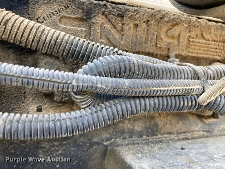 image for item DJ6135 2000 Freightliner FLD  semi truck