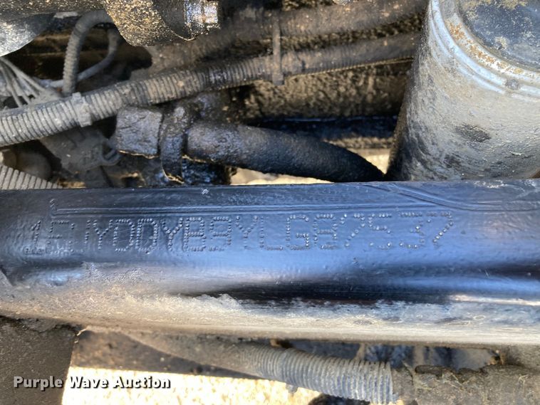 image for item DJ6135 2000 Freightliner FLD  semi truck