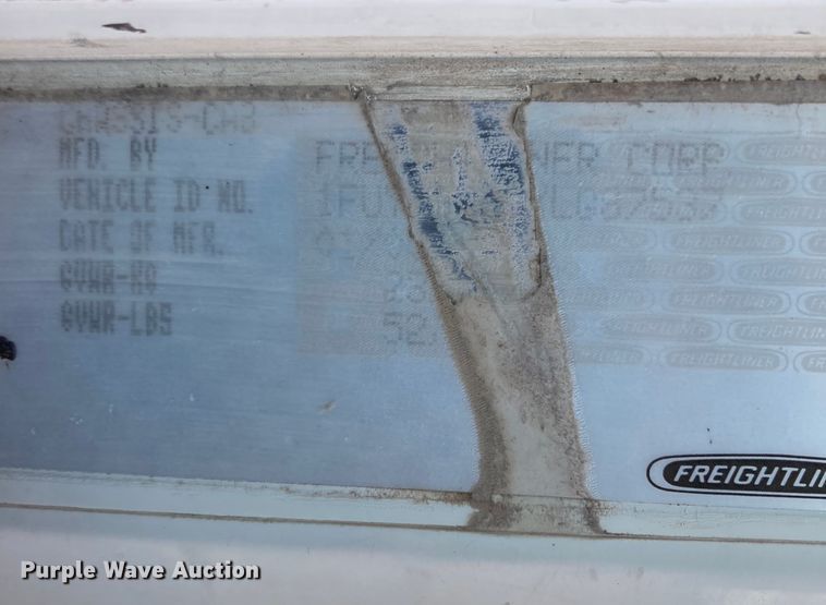 image for item DJ6135 2000 Freightliner FLD  semi truck