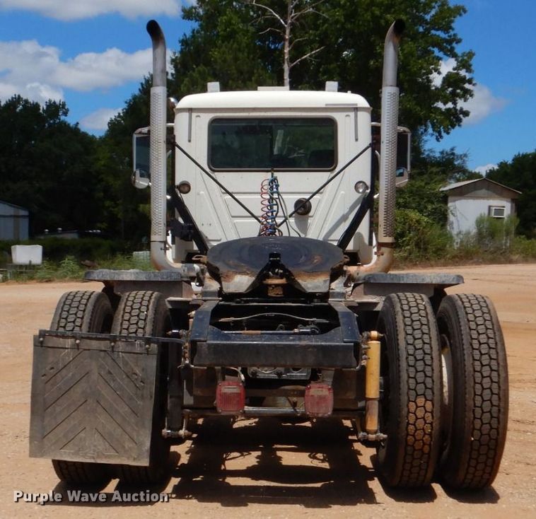 image for item DK6999 2010 Mack CHU613  semi truck