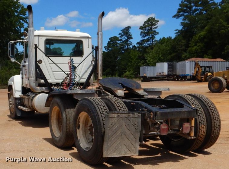 image for item DK6999 2010 Mack CHU613  semi truck