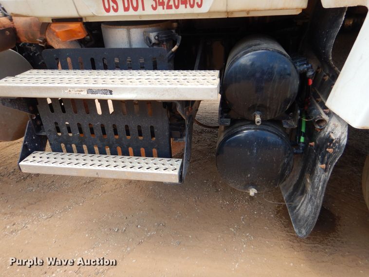 image for item DK6999 2010 Mack CHU613  semi truck