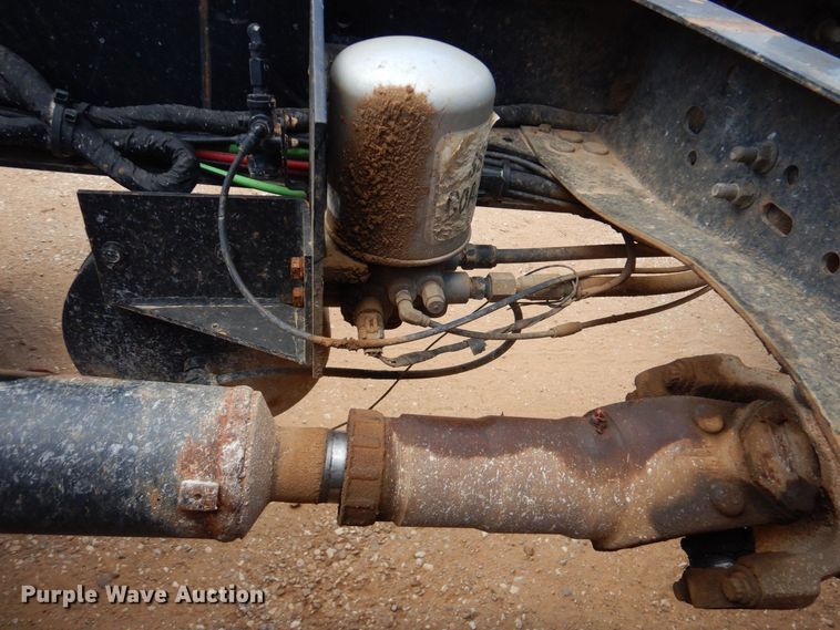 image for item DK6999 2010 Mack CHU613  semi truck