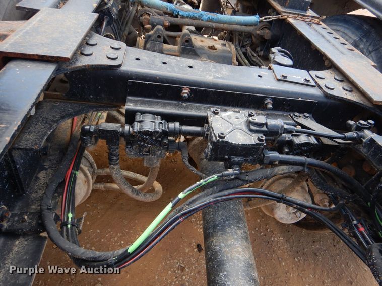 image for item DK6999 2010 Mack CHU613  semi truck