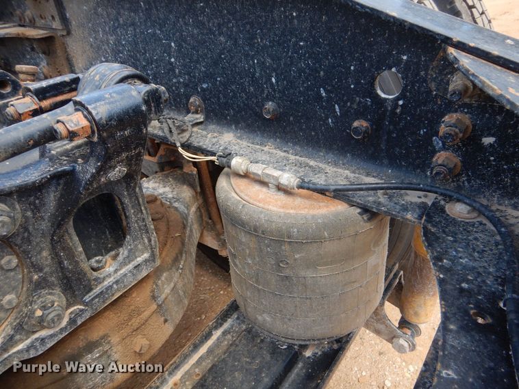 image for item DK6999 2010 Mack CHU613  semi truck