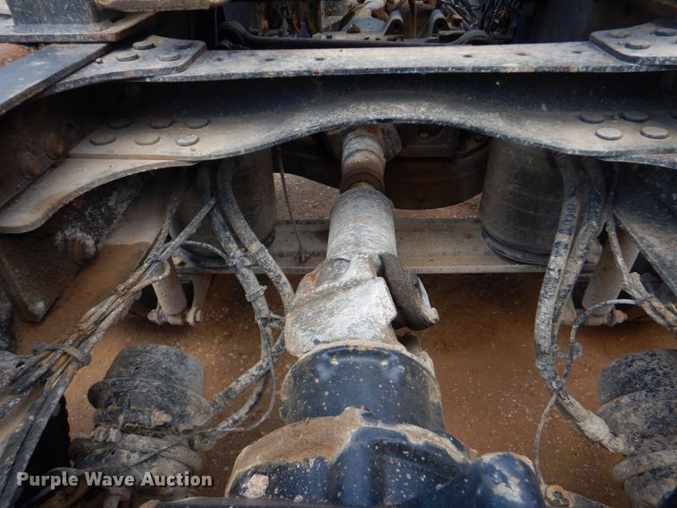 image for item DK6999 2010 Mack CHU613  semi truck