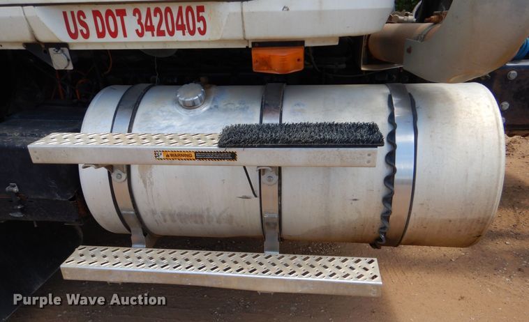 image for item DK6999 2010 Mack CHU613  semi truck