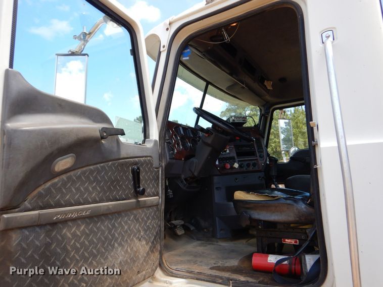 image for item DK6999 2010 Mack CHU613  semi truck