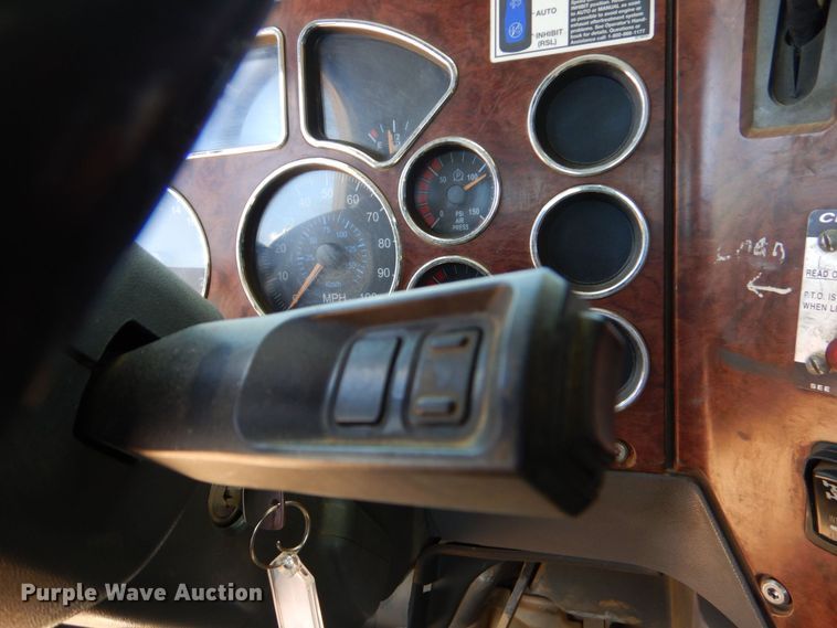 image for item DK6999 2010 Mack CHU613  semi truck