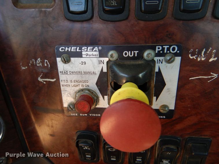 image for item DK6999 2010 Mack CHU613  semi truck