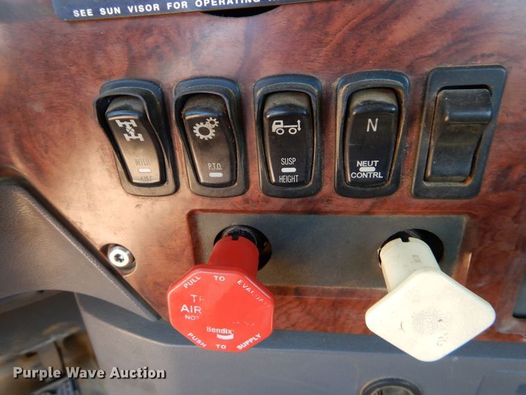 image for item DK6999 2010 Mack CHU613  semi truck