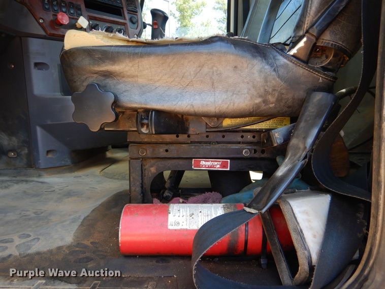 image for item DK6999 2010 Mack CHU613  semi truck