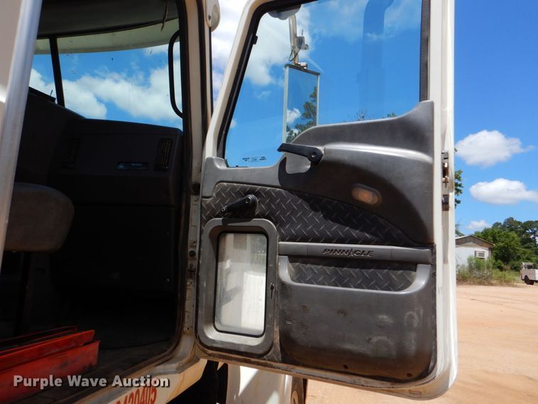 image for item DK6999 2010 Mack CHU613  semi truck