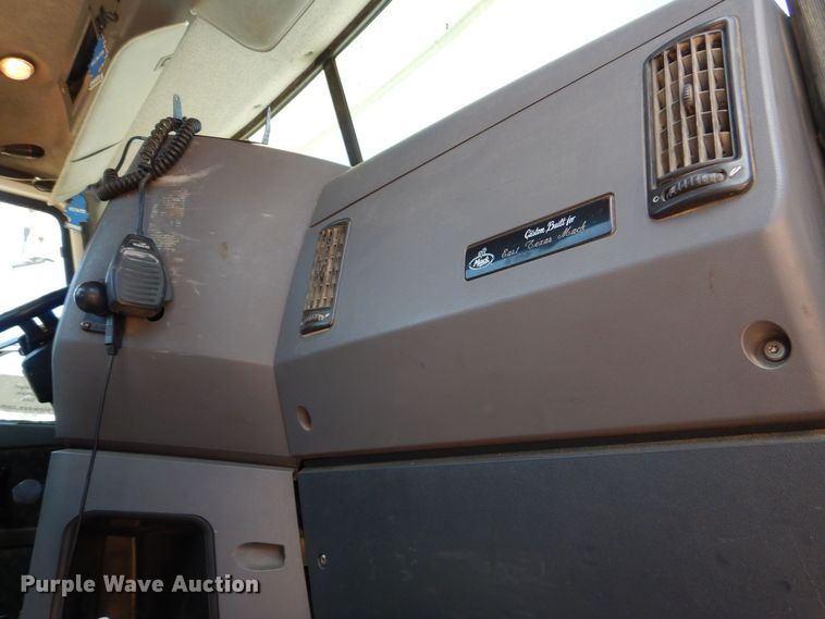 image for item DK6999 2010 Mack CHU613  semi truck