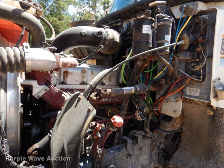 image for item DK6999 2010 Mack CHU613  semi truck