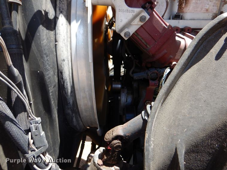 image for item DK6999 2010 Mack CHU613  semi truck