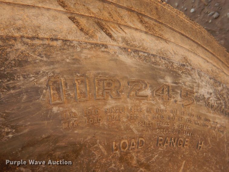 image for item DK6999 2010 Mack CHU613  semi truck