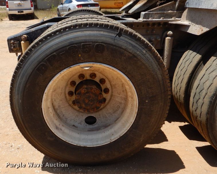 image for item DK6999 2010 Mack CHU613  semi truck