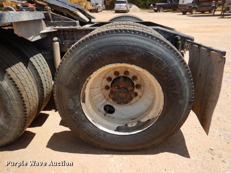 image for item DK6999 2010 Mack CHU613  semi truck