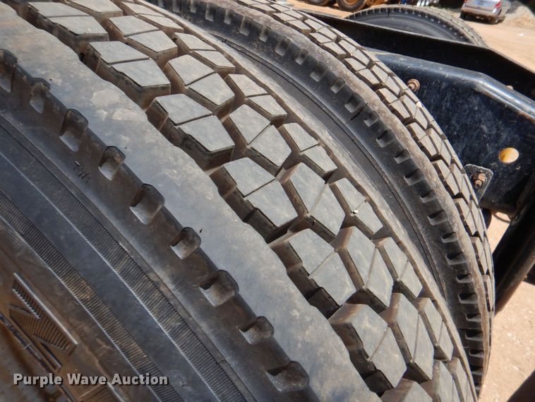 image for item DK6999 2010 Mack CHU613  semi truck