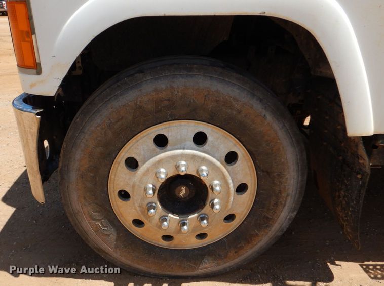 image for item DK6999 2010 Mack CHU613  semi truck