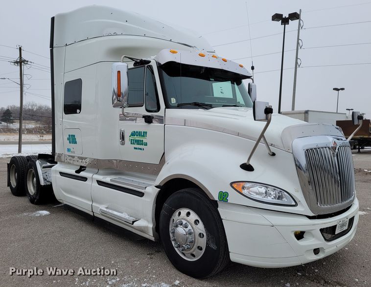 image for item DM8181 2015 International ProStar  semi truck