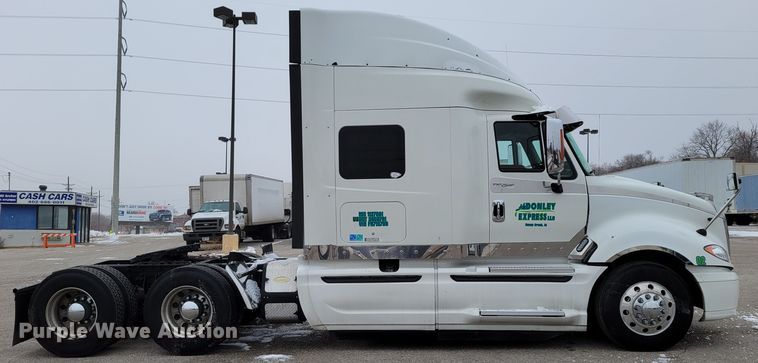 image for item DM8181 2015 International ProStar  semi truck