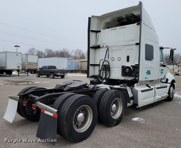 image for item DM8181 2015 International ProStar  semi truck