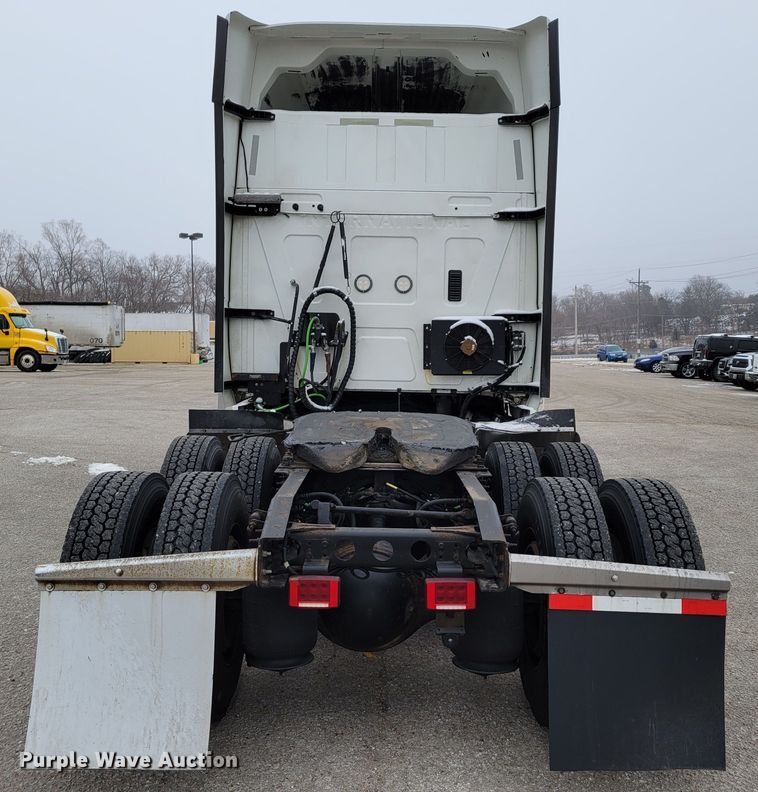 image for item DM8181 2015 International ProStar  semi truck