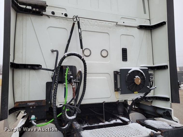 image for item DM8181 2015 International ProStar  semi truck