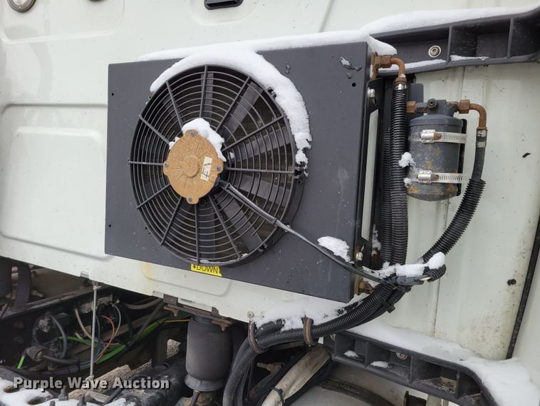 image for item DM8181 2015 International ProStar  semi truck