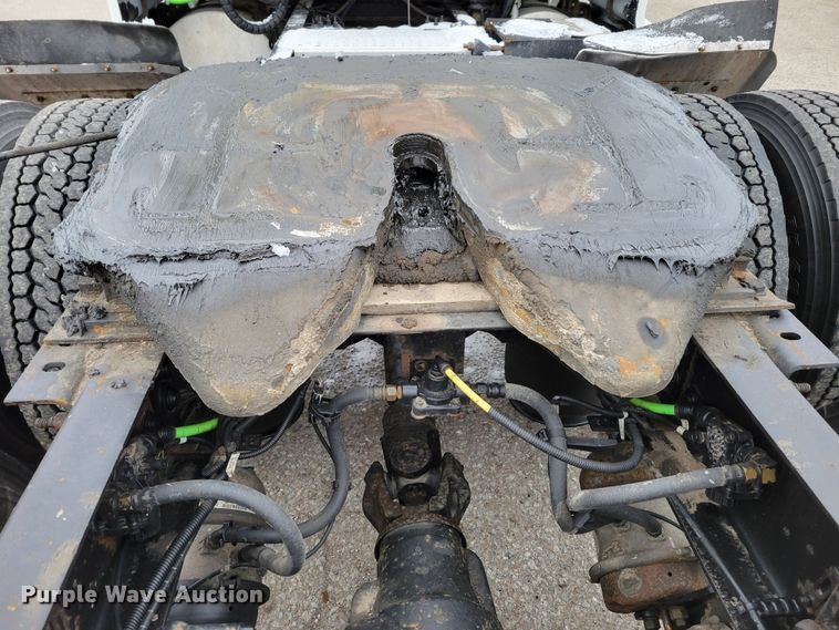 image for item DM8181 2015 International ProStar  semi truck