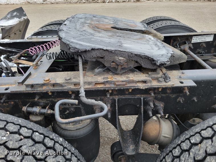 image for item DM8181 2015 International ProStar  semi truck