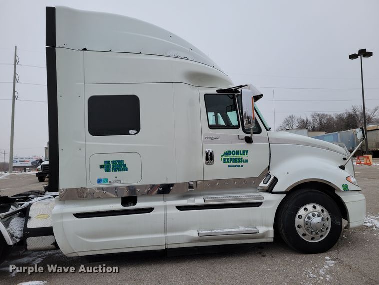 image for item DM8181 2015 International ProStar  semi truck