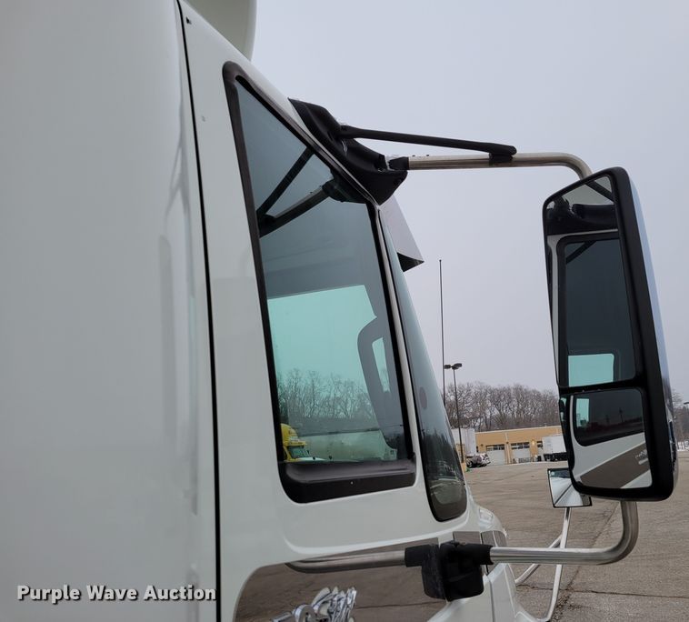 image for item DM8181 2015 International ProStar  semi truck