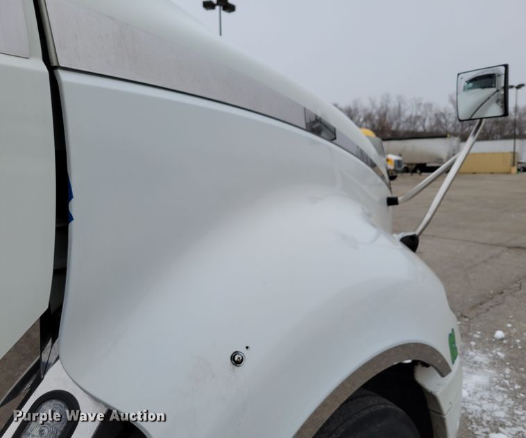 image for item DM8181 2015 International ProStar  semi truck