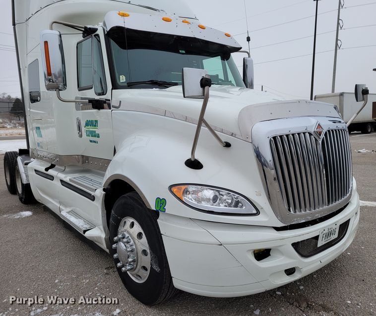 image for item DM8181 2015 International ProStar  semi truck