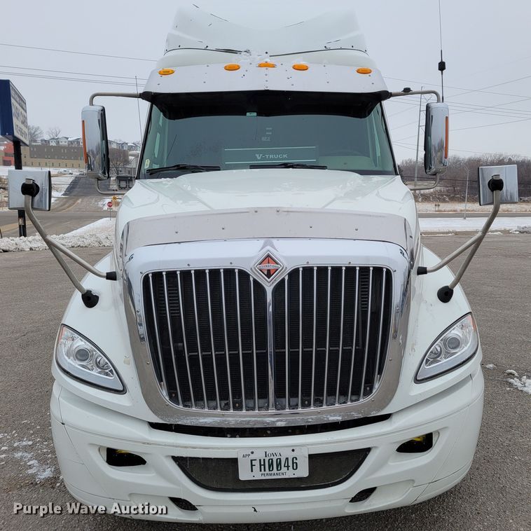 image for item DM8181 2015 International ProStar  semi truck