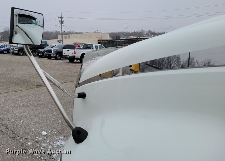 image for item DM8181 2015 International ProStar  semi truck