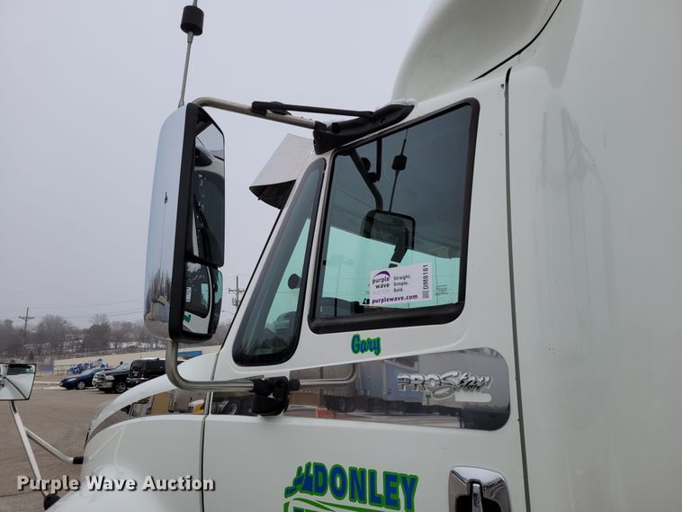 image for item DM8181 2015 International ProStar  semi truck