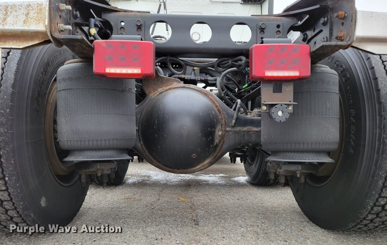 image for item DM8181 2015 International ProStar  semi truck