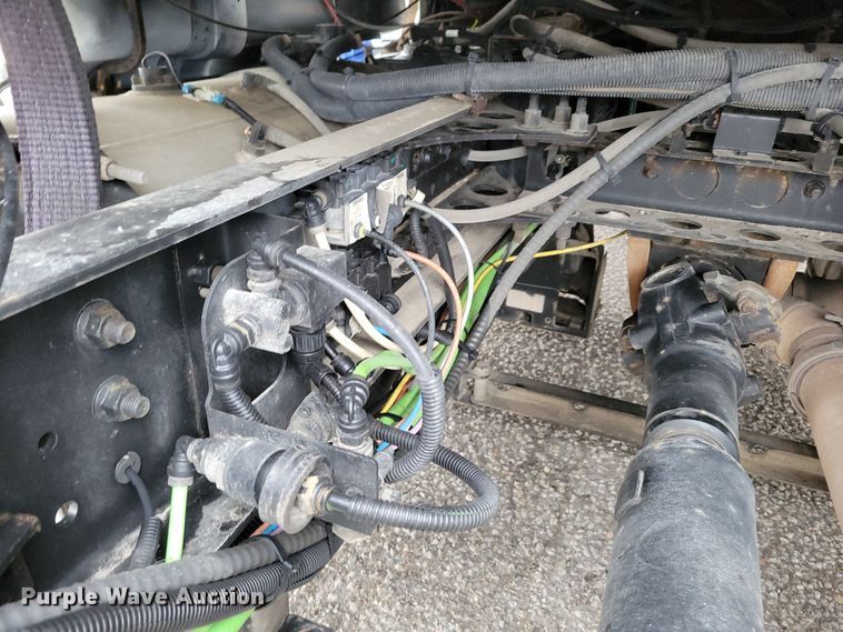 image for item DM8181 2015 International ProStar  semi truck