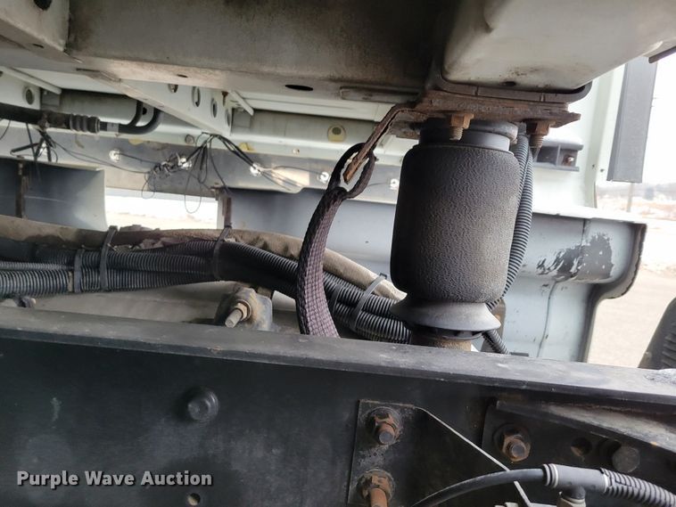 image for item DM8181 2015 International ProStar  semi truck