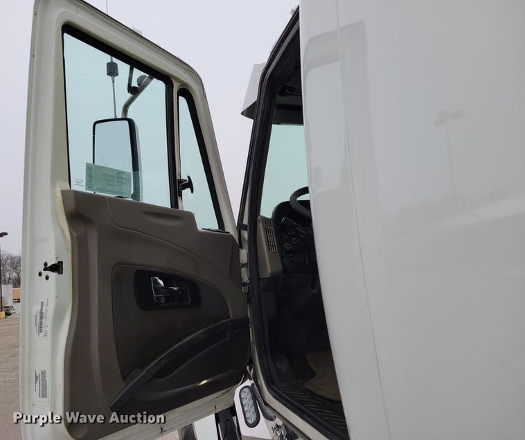 image for item DM8181 2015 International ProStar  semi truck