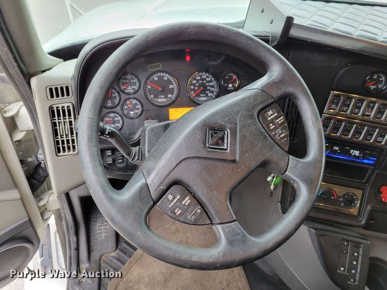 image for item DM8181 2015 International ProStar  semi truck