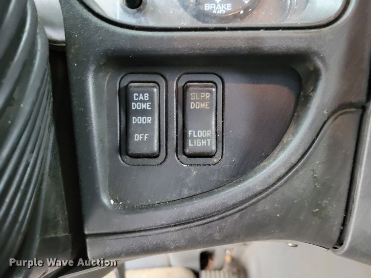 image for item DM8181 2015 International ProStar  semi truck