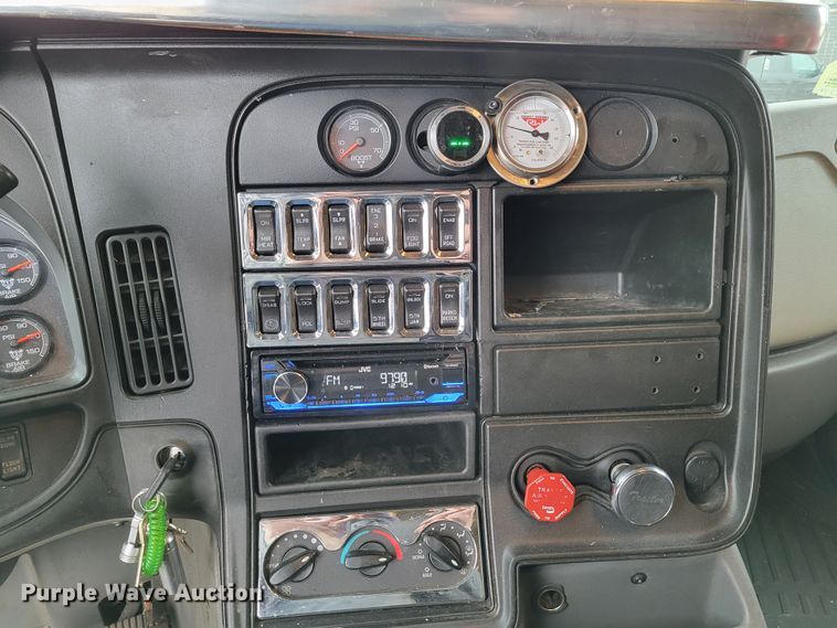 image for item DM8181 2015 International ProStar  semi truck